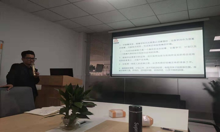 麦经理开展培训