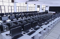 为什么学校信息室防静电地板在市场中如此受欢迎